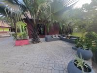 Villa with Garden View