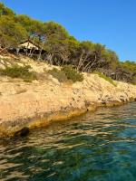 Apartment by the sea Žirje with private heated hydromassage pool - B&B