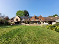 B&B Farnborough - Remarkable 7 Bedroom Family House in Farnborough - Bed and Breakfast Farnborough