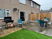 Beautiful 2-bedroom in Grays close to Lakeside - Ferienwohnung