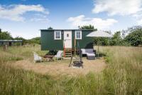 B&B Shipton under Wychwood - Littlestock Shepherds Hut - Bed and Breakfast Shipton under Wychwood