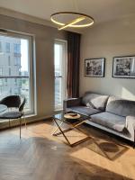 SOKOLSKA 30 TOWERS apartments -KLIMATYZACJA- PARKING- LUX- SAUNA- GYM- and GOOD VIEW - Chambres d'hôtes Katowice