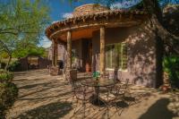 Quail Mountain Desert Resort: Heated Pool, Mt Vews, all BR's King & TV's, Hiking - B&B Mesa