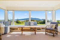 Kapiti Panorama - Waikanae Beach Holiday Home - B&B