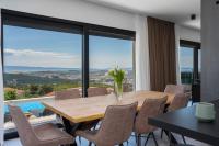 Villa Fortress, private pool, Game room, sea views - B&B Klis