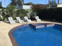 Home with a pool close to beach and FLL airport pool heated October- March - B&B
