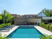 B&B Kortrijk - Luxury holiday home in Kortrijk with wellness and heated pool - Bed and Breakfast Kortrijk