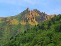 B&B Le Mont-Dore - chalet le balcon du Sancy - location du samedi au samedi - linge de lits fournis - option ménage fin de séjour non proposée - Bed and Breakfast Le Mont-Dore