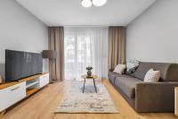 Ursus Comfy Apartment with FREE Parking by BookingHost - Ferienwohnung Warschau
