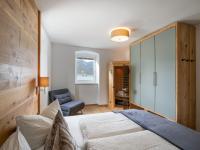 Apartment im 1. Stock mit Balkon See- und Bergblick