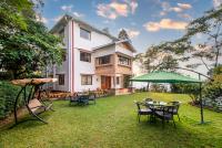 B&B Dārjiling - StayVista's Tree Tops & Tea Trails - Mountain-View Villa Amidst Tea Plantation with Telescope & Gazebo - Bed and Breakfast Dārjiling