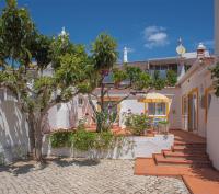 1 Bed Flat - Sleeps 2 - Pool - Parking - Wifi - Chambres d’hôtes Senhora da Luz