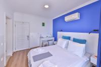 Doppelzimmer mit Balkon und Meerblick