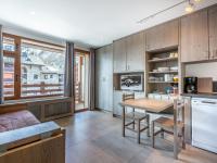 Superbe studio rénové avec balcon, au pied des pistes, en plein cœur de Val-d'Isère - FR-1-694-299 - B&B