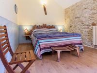 Chambre rustique avec lit king-size, cheminée, petit-déjeuner et équipements pour enfants à Bouvron - FR-1-306-1249 - B&B Bouvron