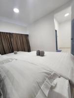 4R4B SDK Traveler Modern loft overlooking downtown - B&B Sandakan