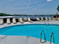 Beautiful Lakefront 3br Private Condo - Ferienwohnung