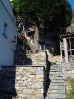 Ferienhaus Patrizia with a fantastic view of Lake Maggiore and the pool - B&B Gordola