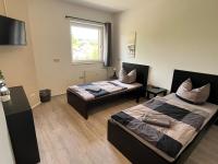 Camera Matrimoniale/Doppia con Letti Singoli con Bagno in Comune