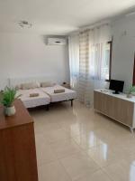 Familienzimmer mit Gartenblick