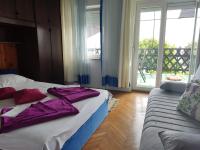 Apartment Teresa with big terrace Dramalj - B&B
