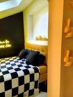 Wonderland Apartment in Milan shopping area, AC, Wifi and Subway - Chambres d'hôtes Milan
