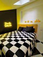 Wonderland Apartment in Milan shopping area, AC, Wifi and Subway - Chambres d'hôtes Milan