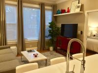 Bella Villa on Taylor Street Chicago’s Little Italy 1 mile west the Loop & UIC - B&B Chicago