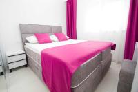 Apartment with Pool View 