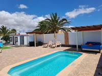 B&B Caleta de Fuste - Villa Experience Heated Salty Water Pool - Bed and Breakfast Caleta de Fuste