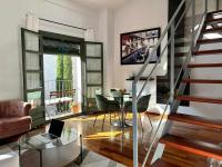 Modern apt in old town w cathedral views - Ferienwohnung Girona