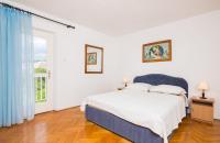 Apartamento de 2 dormitorios con balcón y vistas al mar