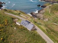 Cliff-top Cottage on Coast Path w/Panoramic Views - B&B