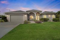 Blue Oasis - Saltwater Pool, Dock, Dog-Friendly Home - B&B Cape Coral