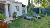 Gîte Au Cœur de L'Eze avec jacuzzi - B&B La Tour-d'Aigues
