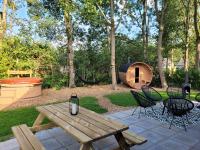 Retro Chic Wellness met hottub & sauna - Bed and Breakfast Ewijk