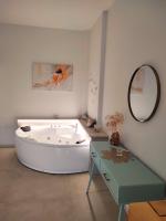 Deluxe Romantic Suite - Bed and Breakfast San Menaio