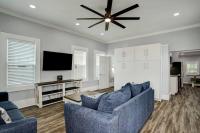 Renovated Beach Bungalow! - B&B Galveston