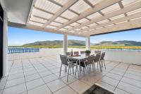 B&B Cairns - Luxury Oceanview Penthouse Cairns City - Bed and Breakfast Cairns