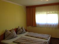 Appartamento con 2 Camere da Letto, Balcone e Vista Lago