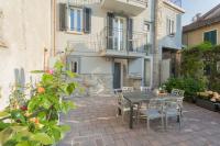 Pozzo Vertical Apartment with garden and parking by Rent All Como - B&B