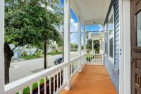 Renovated Beach Bungalow! - B&B
