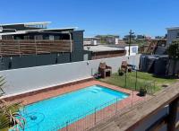 Casual, beachy and 100m to Seals Surf Spot - B&B Cape St Francis