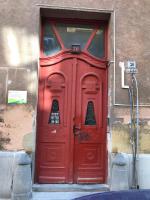Near to the beautiful City park,a newly decorated fully equipped apartment walking distance to the Puskás Aréna ,City Park where you will find the world famous Szechenyi thermal bath spa, Museums ,and the Capital Circus ,AC, smart TV, high speed internet - Bed and Breakfast Boedapest