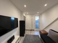 Private Top Floor Apartment in a Victorian House UrbanNess Stays - Ferienwohnung Croydon, London