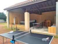 Gîte Familial avec SPA et Jeux Extérieurs - 5 Chambres, 230m², Village Typique, Animaux Acceptés - FR-1-496-289 - Ferienwohnung
