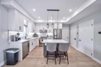 Lake view cottage with three ensuites and elevator - Bed and Breakfast Fort Erie