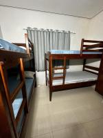 Einzelbett im Männerschlafsaal
