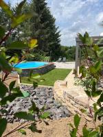 Le Clos du Chêne, maison avec sauna, spa et piscine - B&B Hadol