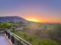 Double or Twin Room with Mountain View